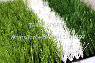 50mm Altura de pilha Material sintético PE Decoração de jardim Tapete de grama artificial para campo de futebol
