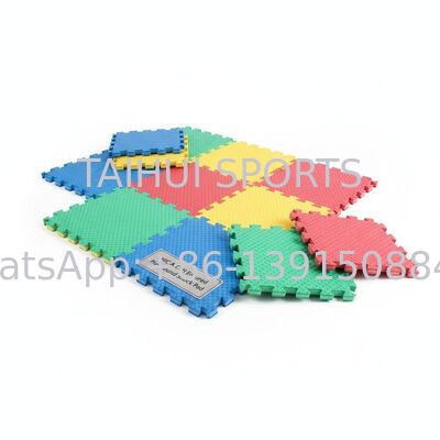 Tapete de segurança de entrelaçamento de espuma de PE com espessura de 10-100 mm e HIC e CFH assegurados para almofada de choque de playground
